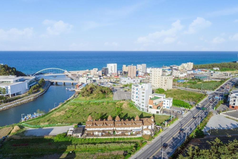 Santa Beach Pension 江陵市 外观 照片